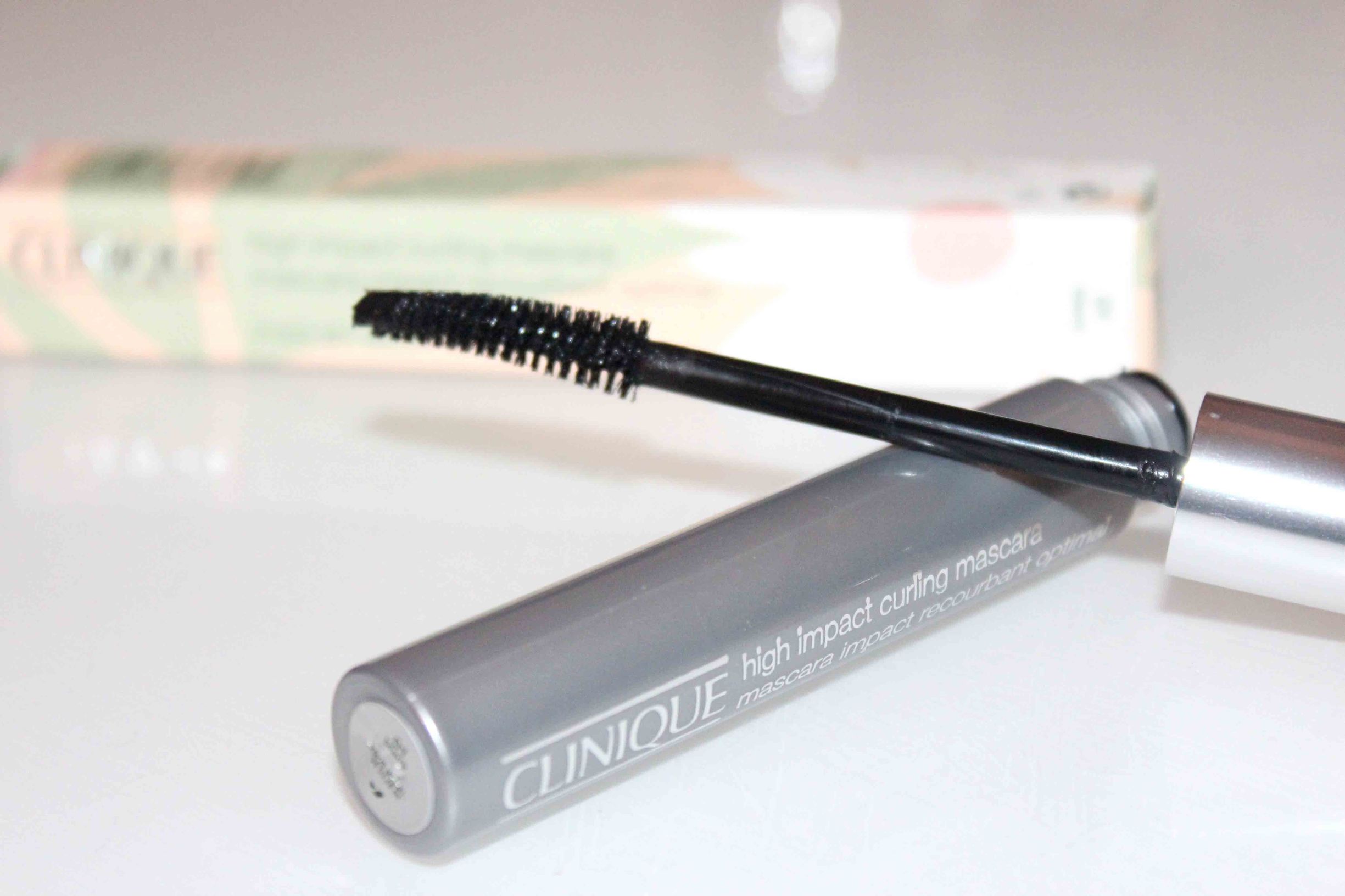 最好用的睫毛膏防水不晕染,防水的睫毛膏好还是不防水的好呢