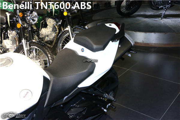 黄龙600和正常四缸,黄龙600新款对比老款