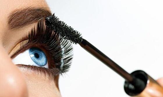 睫毛膏晕染到下眼皮时怎么做,怎么防止睫毛膏晕染到下眼皮