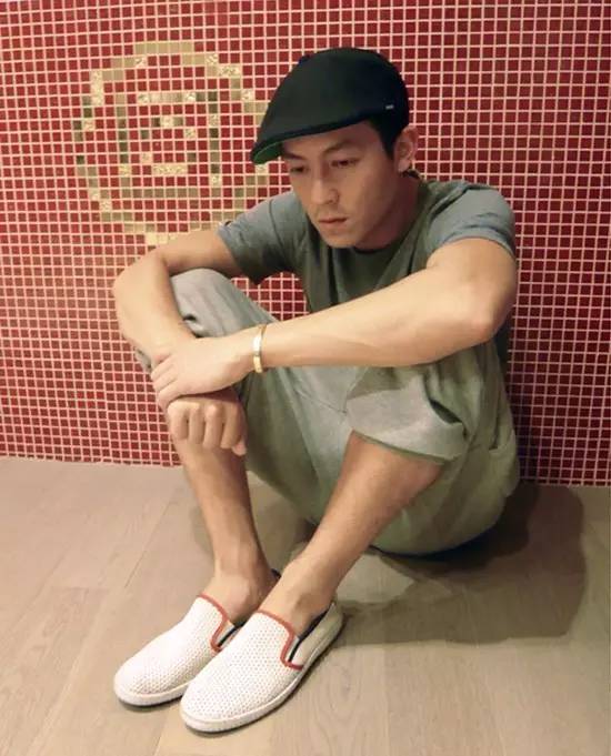 脚下没冰鞋心中有鞋,只要心中有跑道在哪都能跑