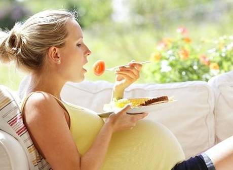 桃子跟西瓜一起吃中毒视频,桃子和西瓜同吃会中毒是真的吗