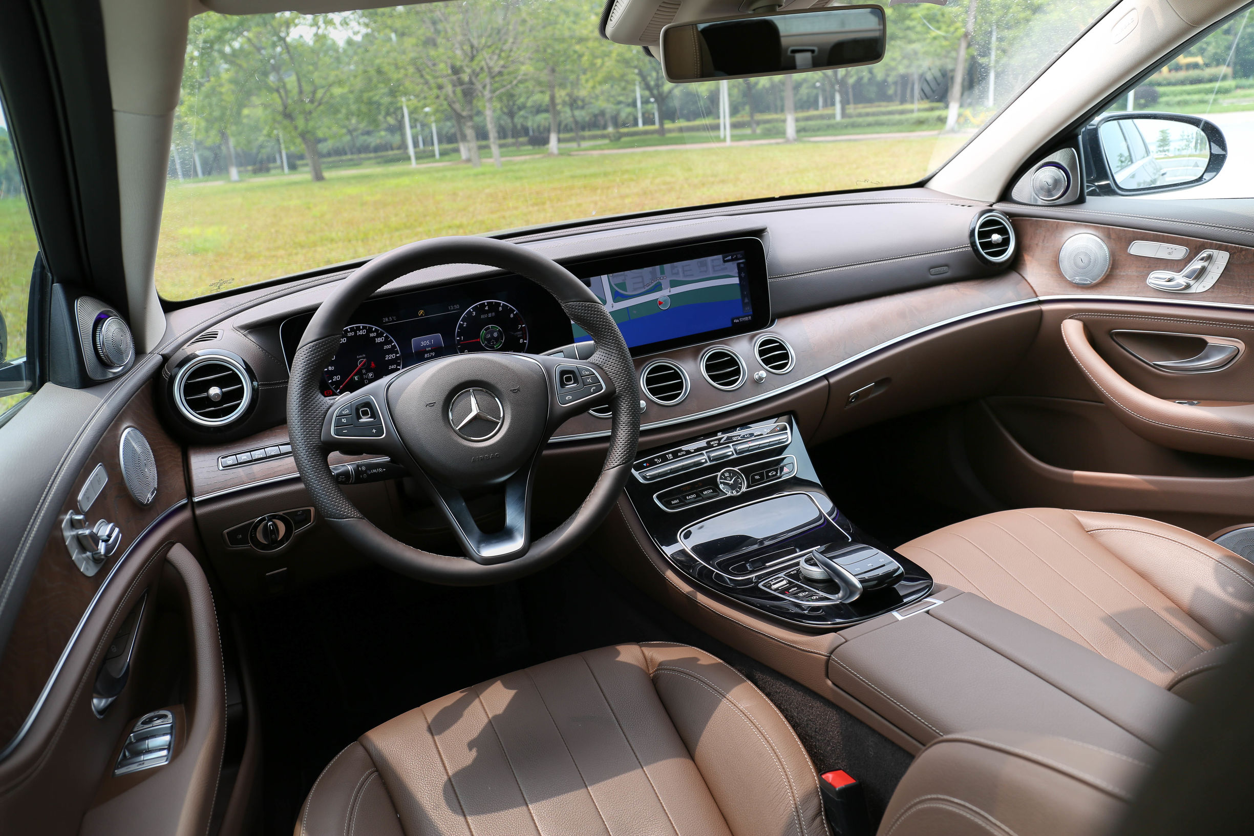 宝马5系对比奔驰e级,奔驰e级属于什么档次