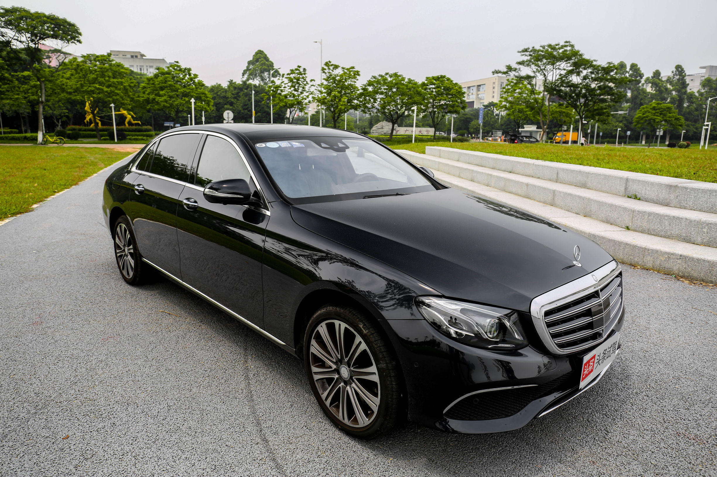 宝马5系对比奔驰e级,奔驰e级属于什么档次