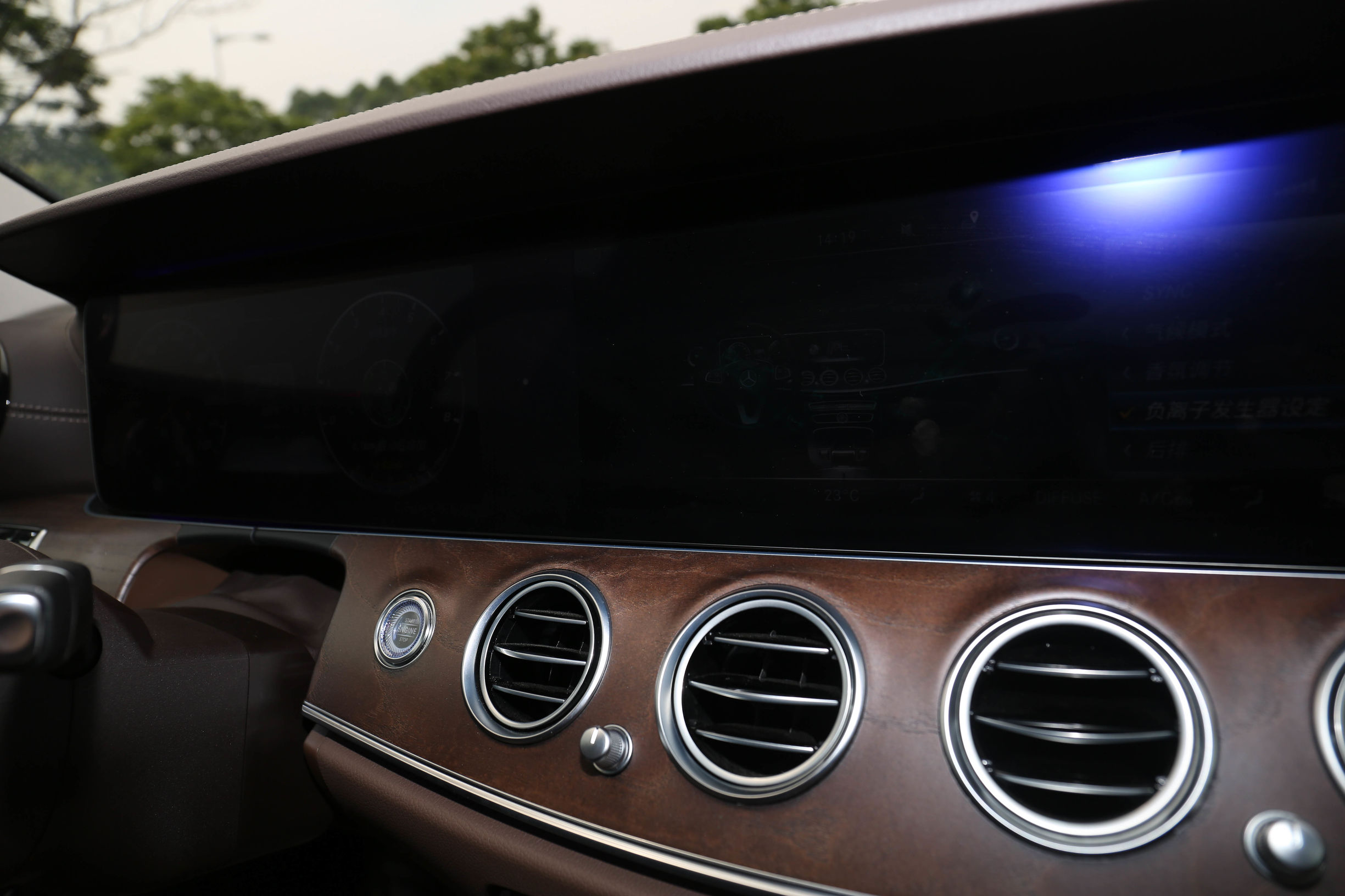 宝马5系对比奔驰e级,奔驰e级属于什么档次