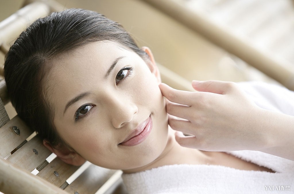 皮肤长痘痘粉刺怎么治疗,怎么解决皮肤长粉刺