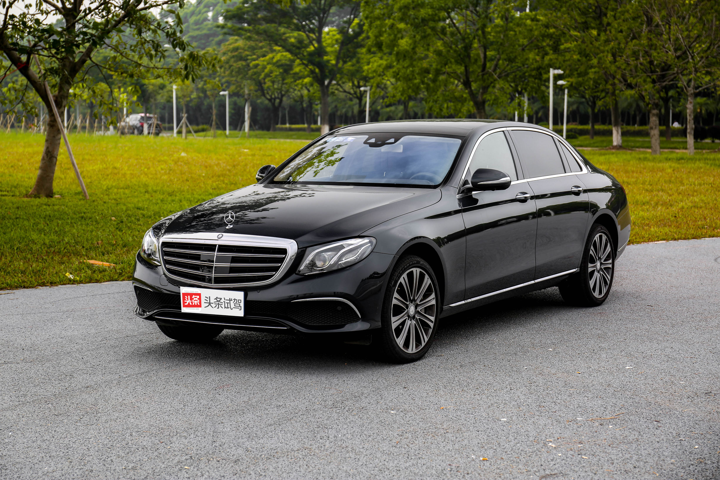 宝马5系对比奔驰e级,奔驰e级属于什么档次