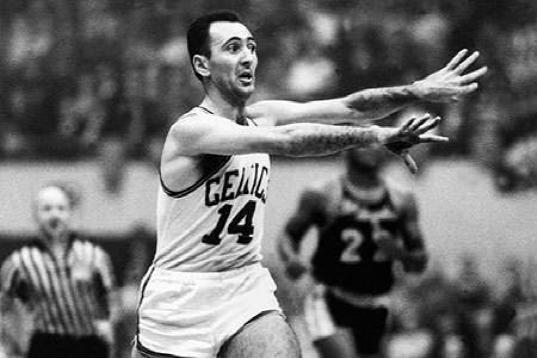 为了限制艾弗森、奥尼尔“横行霸道” 联盟被迫修改了这些规则