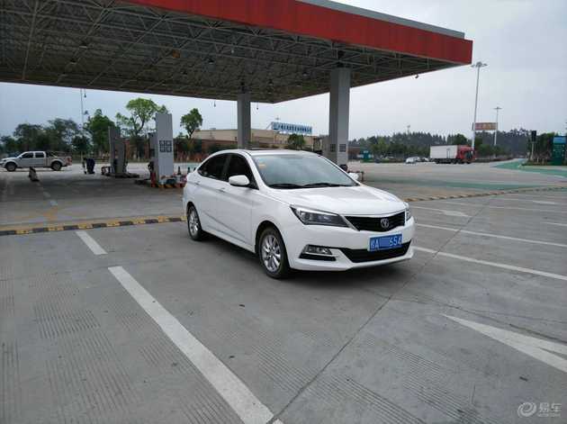 外观犀利豪华运动兼备,2018款悦翔v7