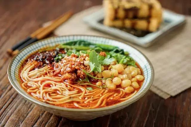 它叫小面，从此没有面敢叫大面