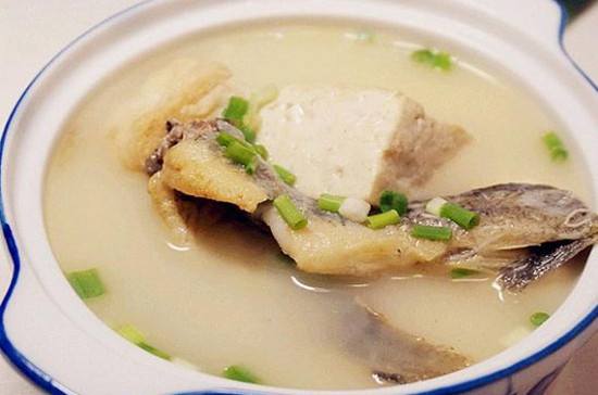 美味泥鳅豆腐汤治病祛湿两不误