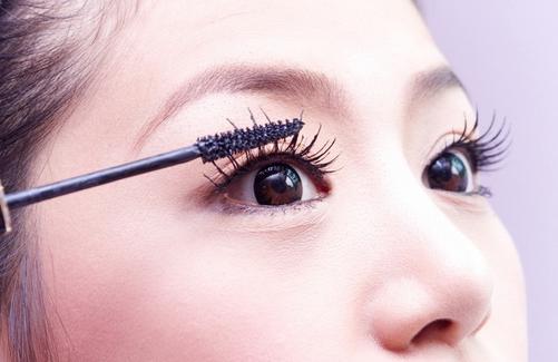 不容易卸掉的睫毛膏,睫毛膏怎么卸掉小妙招