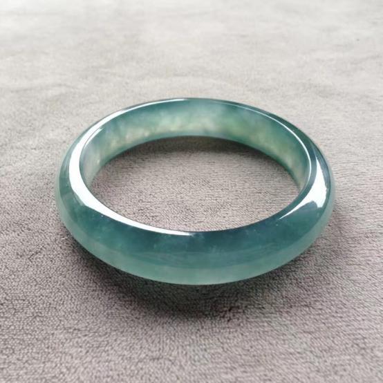 翡翠掉粉,翡翠裂纹不停掉粉