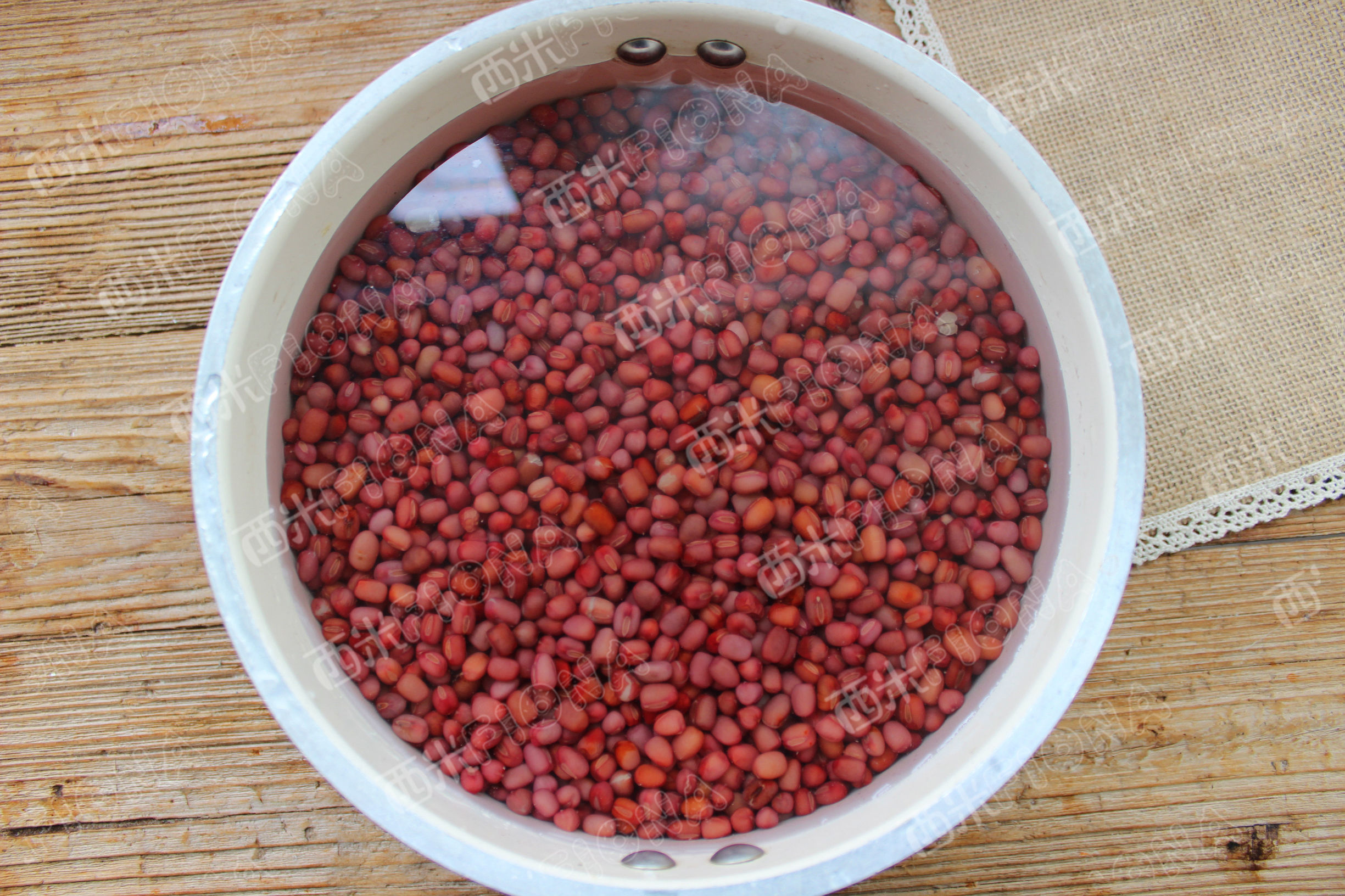 红豆包粽子的正确方法,端午节做粽子用红豆怎么做