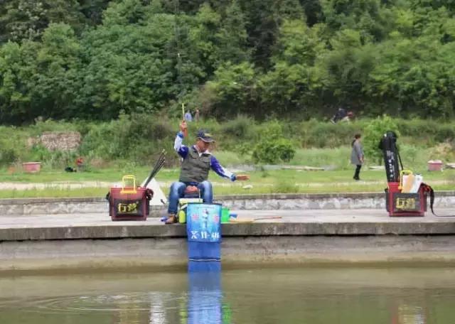 行营慈利X11战队，掐鱼比赛火爆上演