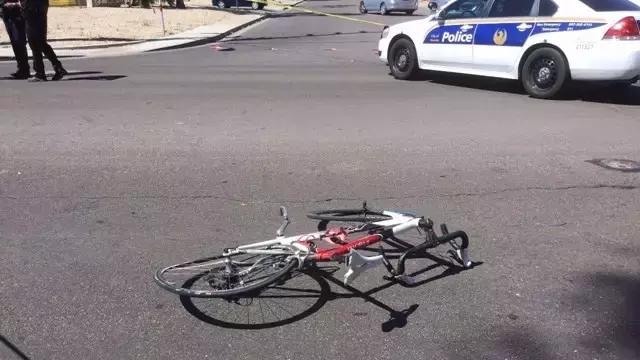 不小心撞到车但是车完好无损,不小心摔车了