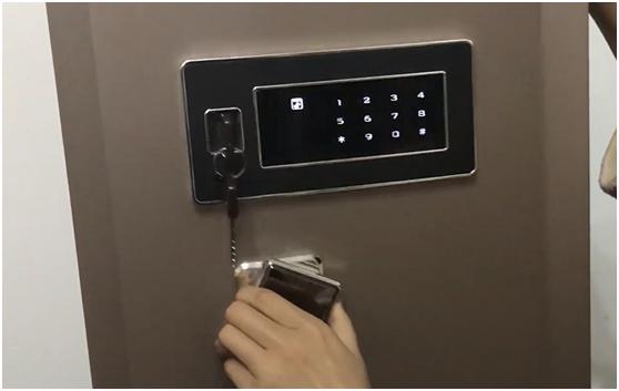首次使用保险柜怎么用,第一次用密码锁怎么开