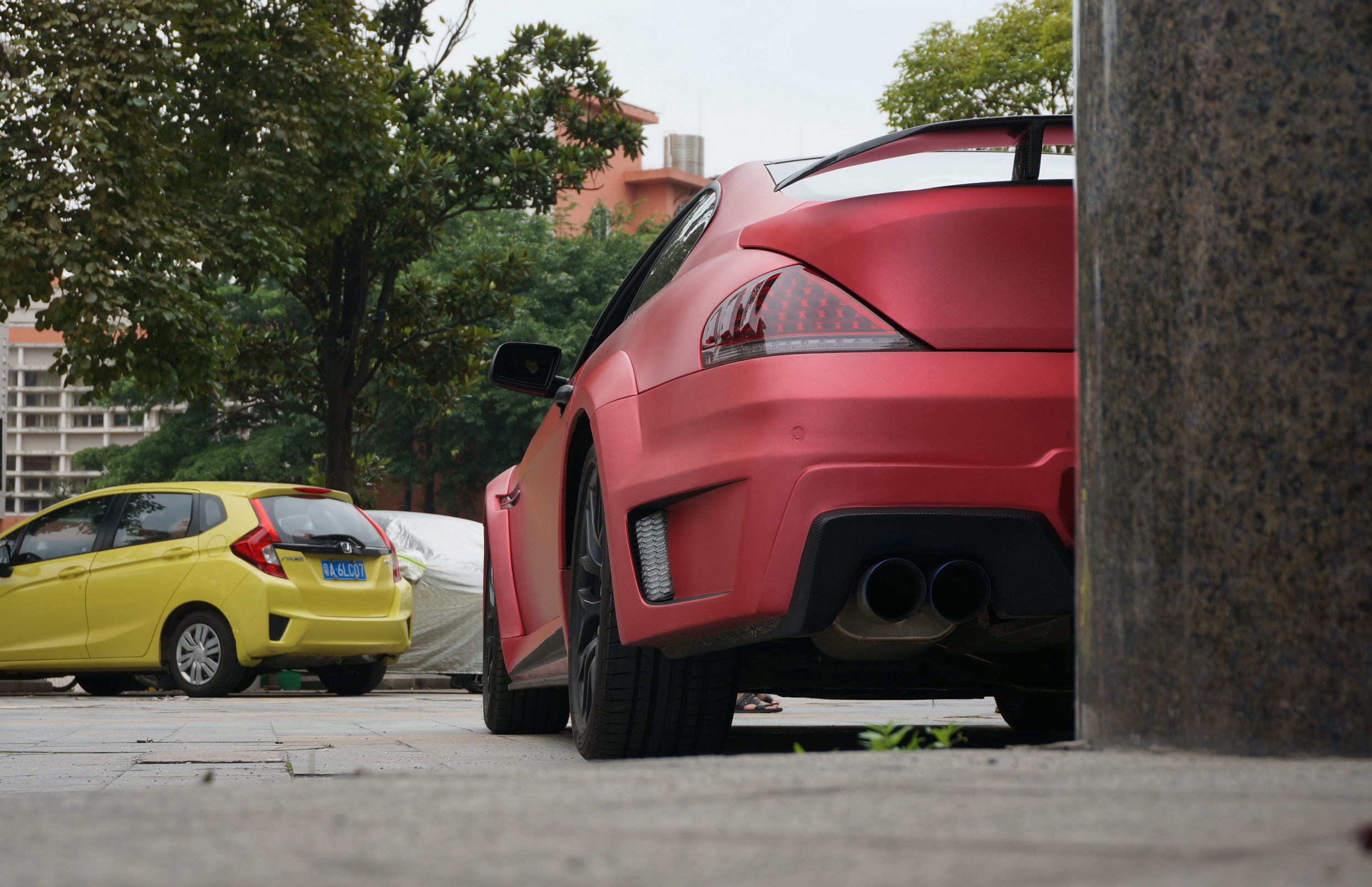 换了轮毂边缘突出,换了轮毂轮胎外凸