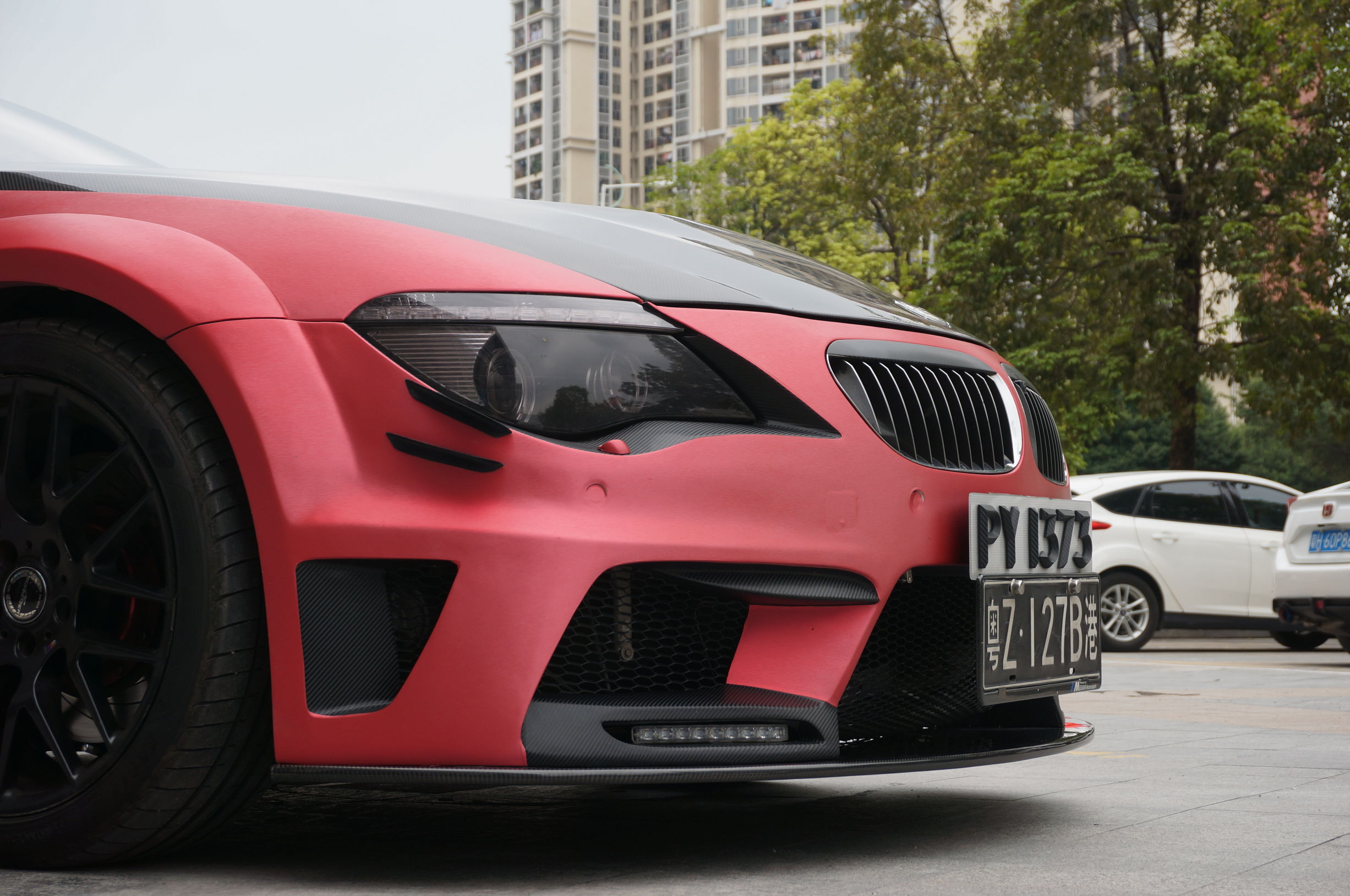 换了轮毂边缘突出,换了轮毂轮胎外凸