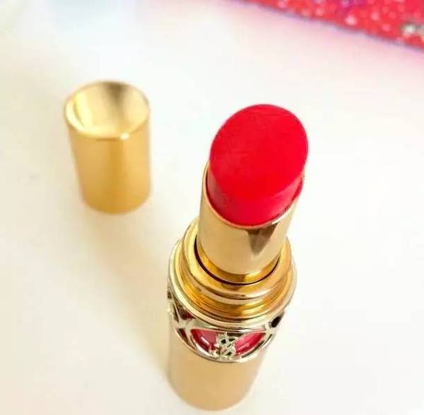 迪奥口红哪个色号适合夏天,夏天用哪种颜色的口红好