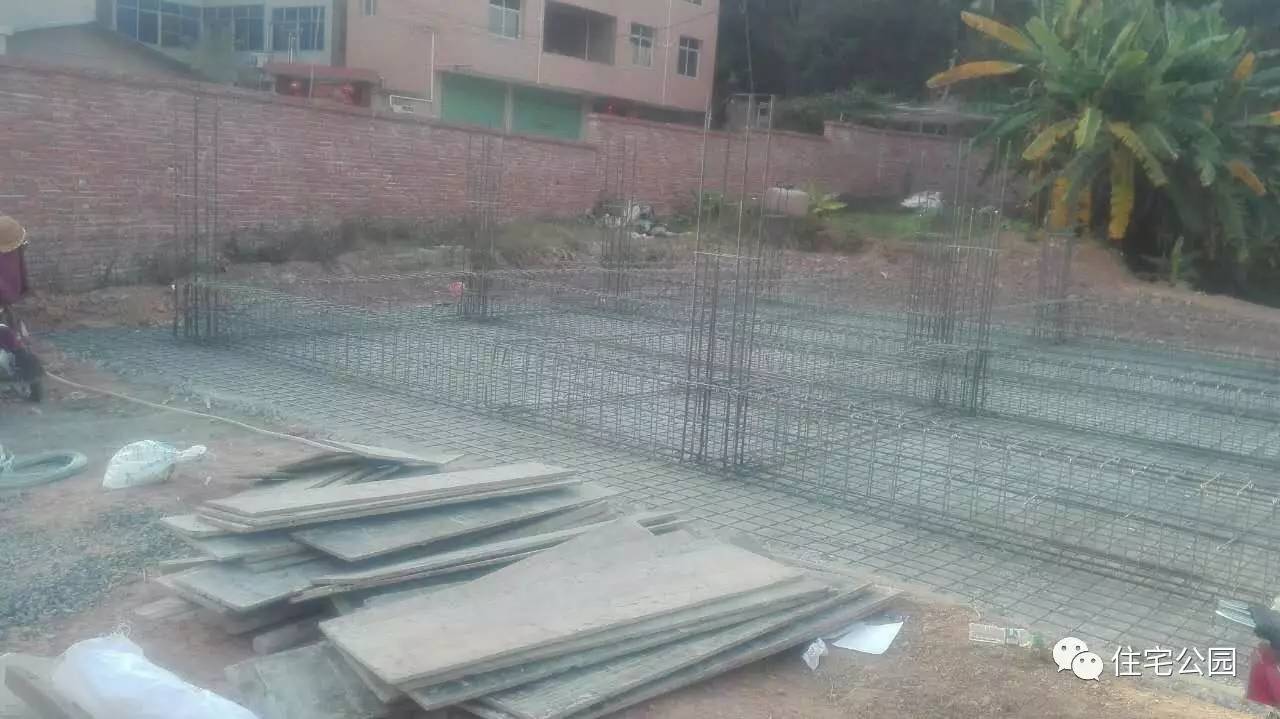 框架结构自建房地基筏板基础,自建房老基础与新筏板基础的结合