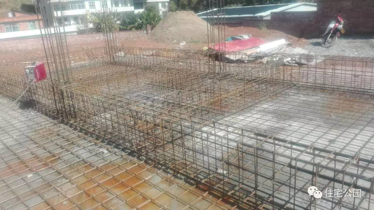 框架结构自建房地基筏板基础,自建房老基础与新筏板基础的结合