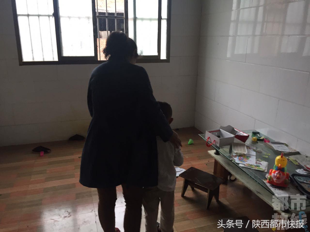 小朋友玩闹把孩子头磕了怎么解决,孩子玩闹磕坏门牙责任