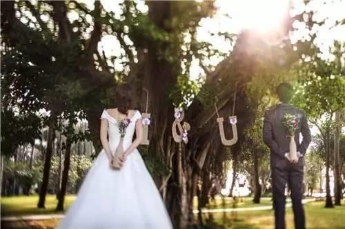 老公虽然穷但是很快乐,老公说没有钱婚礼一切从简