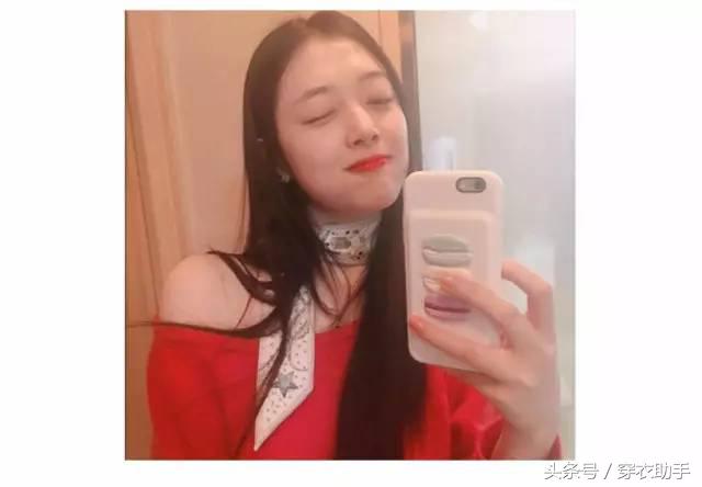 时尚优雅小方巾,郑秀妍的时尚穿搭