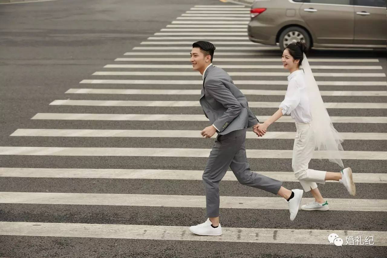 拍婚纱照怎么选婚纱和西服,拍婚纱怎么选影楼