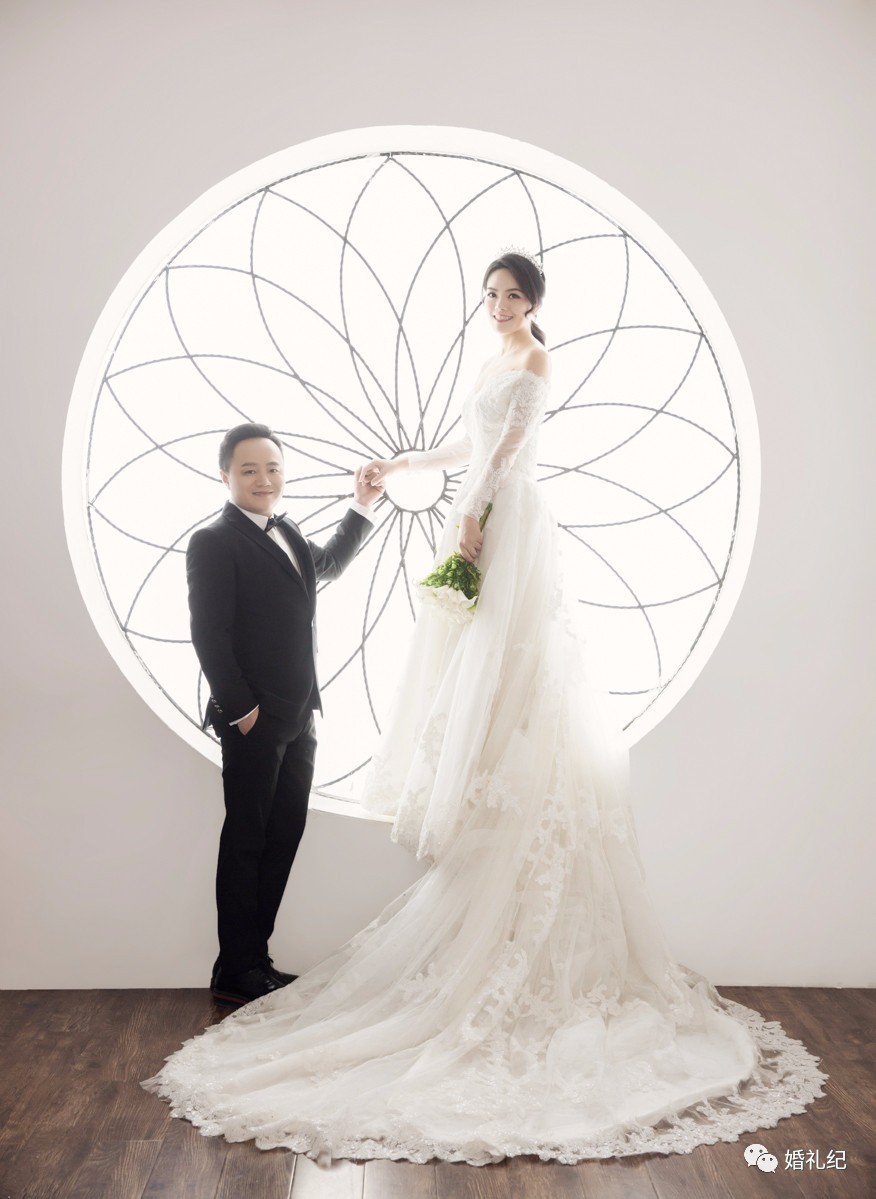 拍婚纱照怎么选婚纱和西服,拍婚纱怎么选影楼