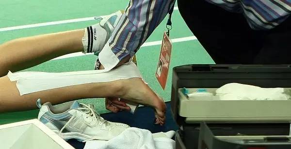 脚板磨出水泡还能继续打球吗,打球磨出水泡怎样处理