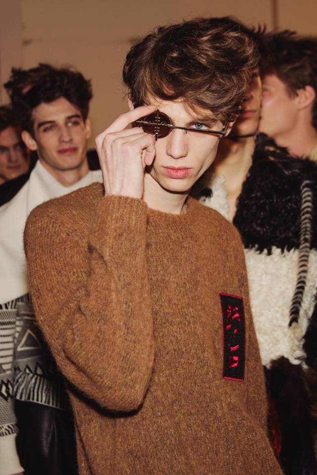 如何判断自己适不适合戴墨镜,怎么判断自己适不适合戴墨镜