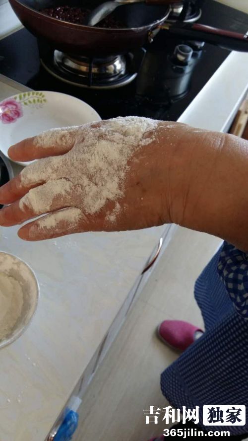 面粉治烫伤是真的吗,面粉能治疗烫伤吗