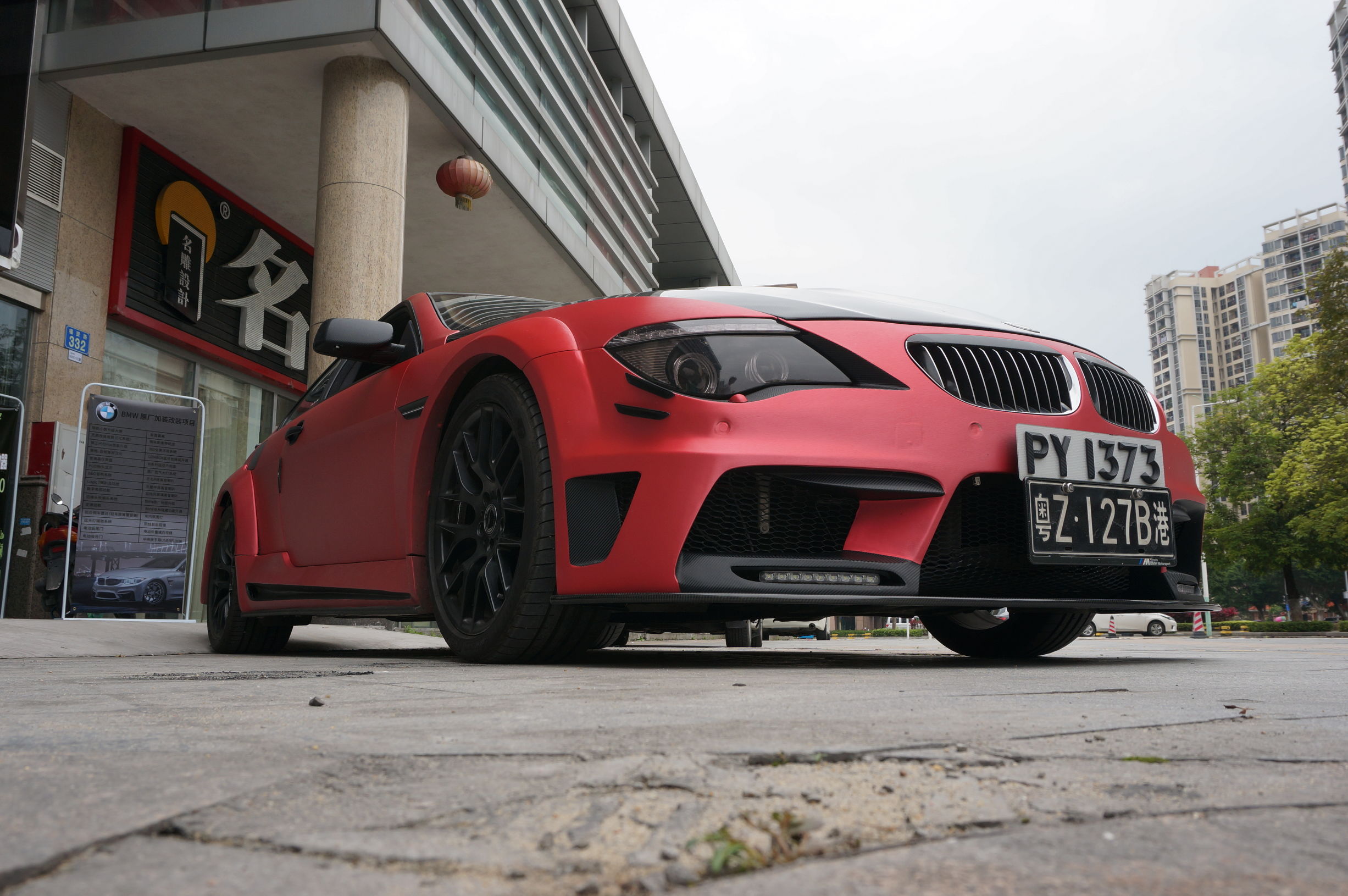 换了轮毂边缘突出,换了轮毂轮胎外凸