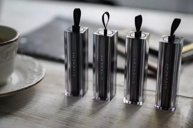 100支蓝色的口红,100支口红混彩泥