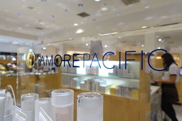 爱茉莉和资生堂对比,内忧外困