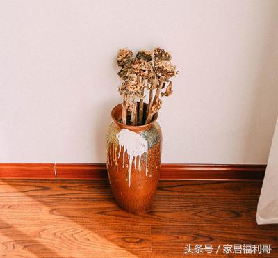 踢脚线跟地砖之间缝隙留多少,踢脚线与地板缝隙过大怎么处理