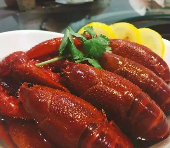 厦门深夜美食小龙虾,厦门和朋友吃小龙虾