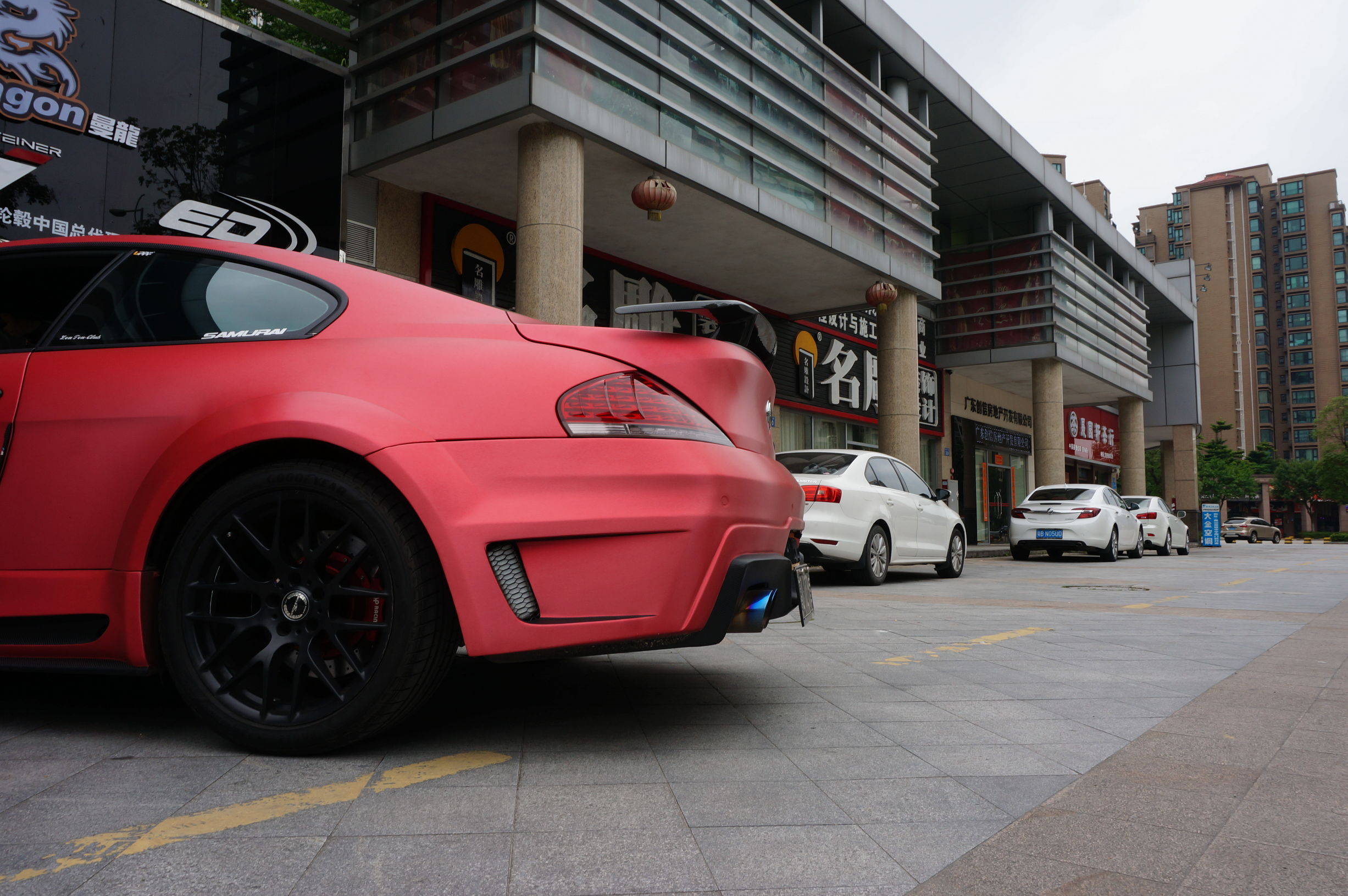 换了轮毂边缘突出,换了轮毂轮胎外凸