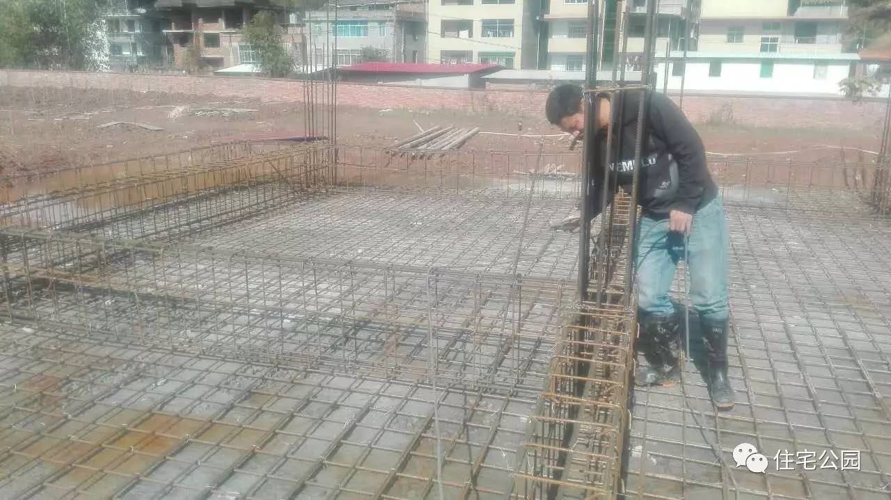 框架结构自建房地基筏板基础,自建房老基础与新筏板基础的结合