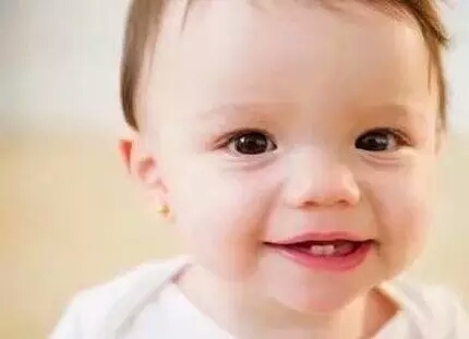 宝宝出牙之前有什么征兆,宝宝出牙前有什么征兆吗