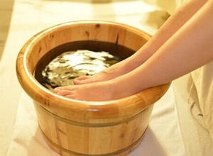 夏天脚出汗多怎么解决,夏天脚冷还爱出汗是怎么回事