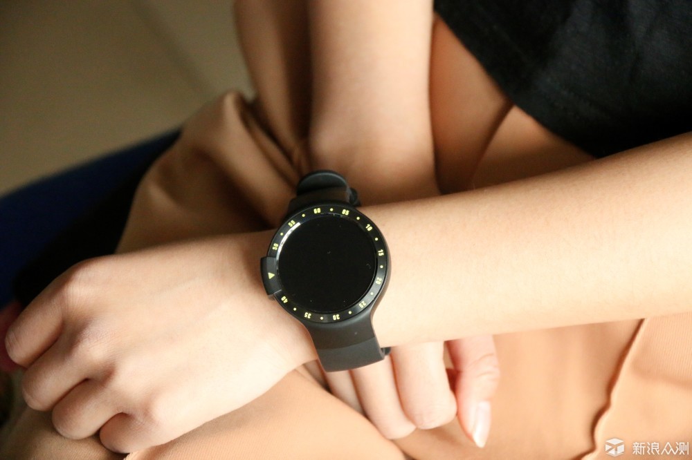 功能丰富全面，运动诚意不够ticwatchs试用体验