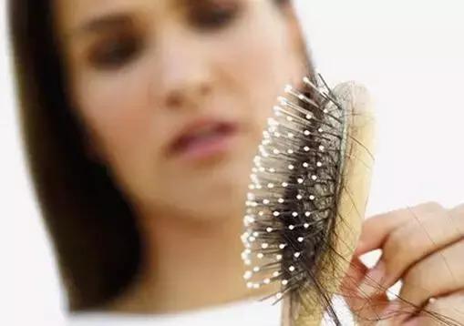 哺乳期妈妈掉很多头发怎么回事,哺乳期掉头发吃什么药效果最好