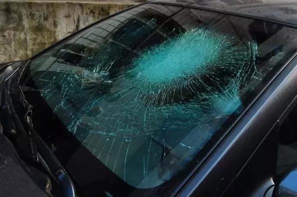 车撞人应该怎么去医院,假如车撞人了你得怎样报案