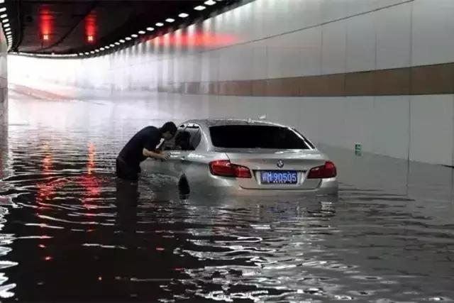 开车遇到丧葬队伍是好是坏,开车遇到丧事要关注哪些