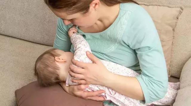 厌奶期的宝宝不吃奶怎么办,别再用厌奶期来欺骗自己了