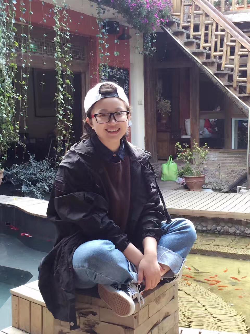 她离开城市回到故乡造了一个卖蛋糕咖啡的公益图书馆