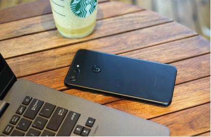 金立首款手机,金立的四摄手机s10