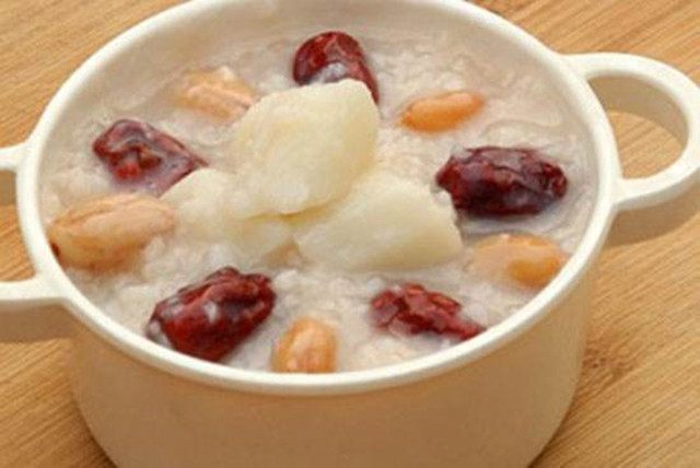 经常鼻痒打喷嚏多半是过敏性鼻炎，喝粥可治！5个小偏方收好！